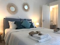 Posteľ alebo postele v izbe v ubytovaní Bay View Villas