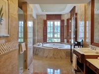 Ein Badezimmer in der Unterkunft The Danna Langkawi - A Member of Small Luxury Hotels of the World
