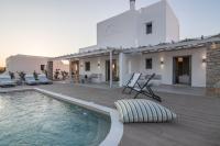 Bazén v ubytovaní Isalos Villas Naxos alebo v jeho blízkosti
