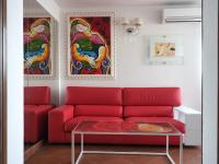 A seating area at VILLA ISELLA