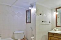 A bathroom at Sea & City views, Aspa’s apartment