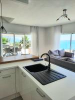 Kuchyňa alebo kuchynka v ubytovaní 5 stars 2 bedrooms villa BLUE DREAM village Pisak Croatia