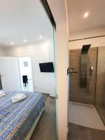 Posteľ alebo postele v izbe v ubytovaní 5 stars 2 bedrooms villa BLUE DREAM village Pisak Croatia