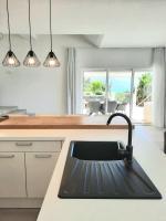 Kuchyňa alebo kuchynka v ubytovaní 5 stars 2 bedrooms villa BLUE DREAM village Pisak Croatia