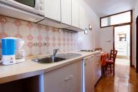 Kuchyň nebo kuchyňský kout v ubytování Apartmani Braut