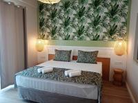 Postel nebo postele na pokoji v ubytování Dolphin Park Hotel