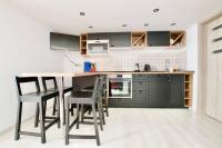 Kuchyňa alebo kuchynka v ubytovaní Standard Apartment by Hi5- Rose street's home (225)