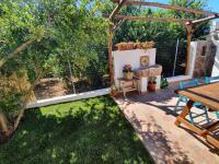 A garden outside Casa Vacanza Sa Prenda