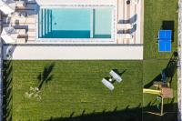 Basen w obiekcie Terrazzo Luxury Villas lub w pobliżu