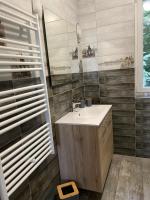 Kúpeľňa v ubytovaní Dióliget Cottage Sárvár