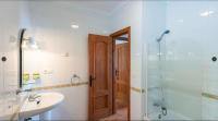 Kúpeľňa v ubytovaní Villa Málaga con Piscina Vallada, Barbacoa y hermosas vistas by AndaraHolidays