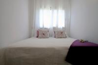 A bed or beds in a room at Villa Mont Rodó con piscina y jardín privado - Pet Friendly