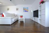 A television and/or entertainment centre at Villa Mont Rodó con piscina y jardín privado - Pet Friendly