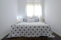 A bed or beds in a room at Villa Mont Rodó con piscina y jardín privado - Pet Friendly