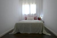 A bed or beds in a room at Villa Mont Rodó con piscina y jardín privado - Pet Friendly