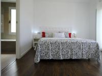 A bed or beds in a room at Villa Mont Rodó con piscina y jardín privado - Pet Friendly