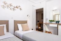 Łóżko lub łóżka w pokoju w obiekcie Kalisperis Hotel