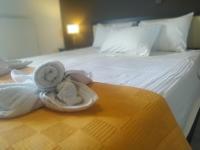 Posteľ alebo postele v izbe v ubytovaní Holiday Nest & parking