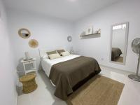 A bed or beds in a room at Apartamento en Apartaclub La Barrosa