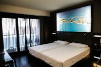 A bed or beds in a room at Bakour La Manga Splash