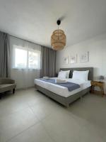 Posteľ alebo postele v izbe v ubytovaní Exclusive Seafront Suite with jacuzzi
