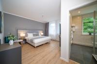 Postel nebo postele na pokoji v ubytování Emily Hotel Leipzig Neue Messe