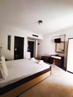 A bed or beds in a room at Rg Status Hotel