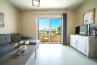 A seating area at Alma City Center Apartment's