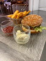 Jídlo v hotelu nebo okolí