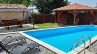 Basen w obiekcie Villa Chiara lub w pobliżu