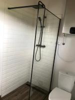 Kúpeľňa v ubytovaní Sworna łąka z zewnętrznym SPA- sauna, jacuzzi, balia