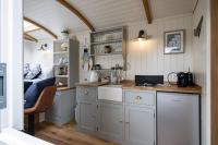 Gallery image of Trevone Luxury Shepherds hut close to the beach in Saint Merryn