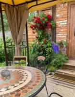 Vonkajšia záhrada v ubytovaní Penzión Vila Petra Bed&Breakfast
