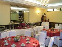A restaurant or other place to eat at Santiago