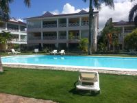 Bazén v ubytování Playa Turquesa only 50m From the Beach Walk to all Restaurants nebo v jeho okolí