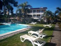 Bazén v ubytování Playa Turquesa only 50m From the Beach Walk to all Restaurants nebo v jeho okolí