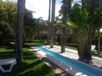 Bazén v ubytování Playa Turquesa only 50m From the Beach Walk to all Restaurants nebo v jeho okolí