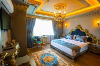 Postel nebo postele na pokoji v ubytování REAL KiNG SUiTE HOTEL