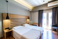 Posteľ alebo postele v izbe v ubytovaní Agamemnon Hotel