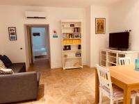 Televízia a/alebo spoločenská miestnosť v ubytovaní Fafà Apartment