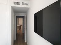 TV a/nebo společenská místnost v ubytování Boutique apartment near the beach, 1 Gbps Wi-Fi
