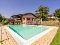 Bazén v ubytovaní Apartment Residenza Agrifoglio-14 by Interhome alebo v jeho blízkosti