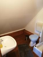 Kúpeľňa v ubytovaní Lisztes Apartman (medencés, nádfedeles, Zamárdi)
