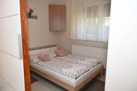 Łóżko lub łóżka w pokoju w obiekcie Pálma Apartman