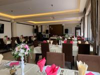 En restaurant eller et andet spisested på Pensiunea Andrei Moieciu