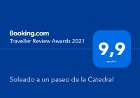 Certifikát, ocenenie alebo iný dokument vystavený v ubytovaní Soleado a un Paseo de la Catedral