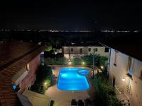 Bazén v ubytovaní Villa Maria Apartments alebo v jeho blízkosti