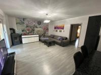 Posezení v ubytování Spacious apartment close to the sea in Kastel Luksic