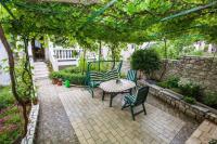 Vonkajšia záhrada v ubytovaní Apartment in Crikvenica 39335