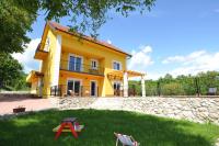 Vonkajšia záhrada v ubytovaní Villa Parta near Trilj, private pool